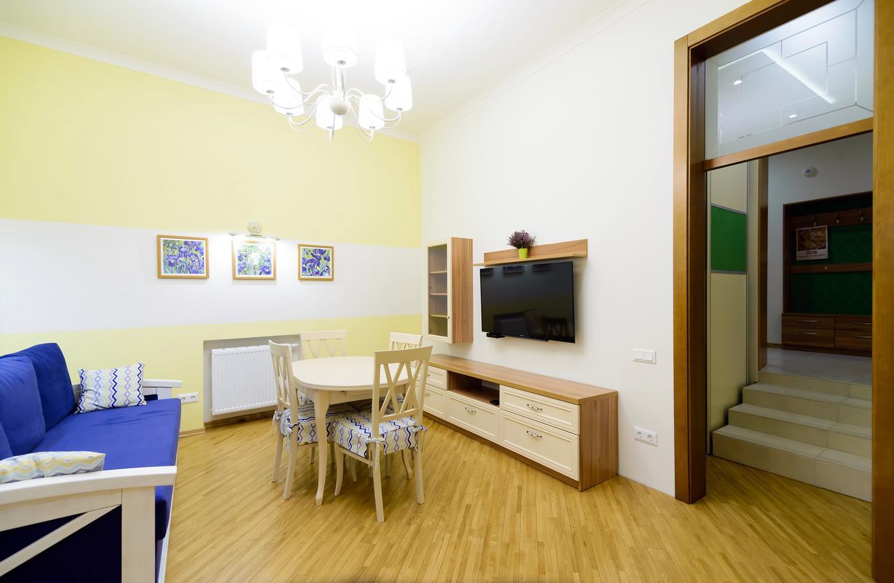 Vip Апартаменти Ван Гог На Площі Ринок Lviv Exterior photo
